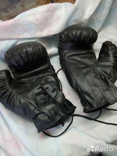 Боксерские перчатки