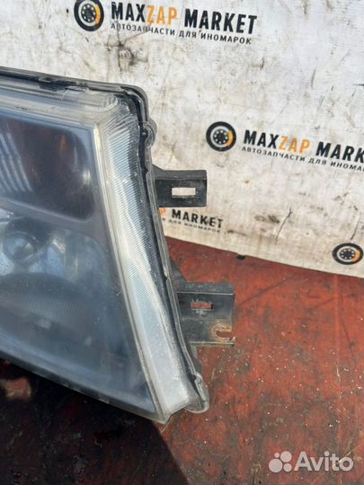 Фара передняя правая Nissan Navara 2.5 DIZ 2008