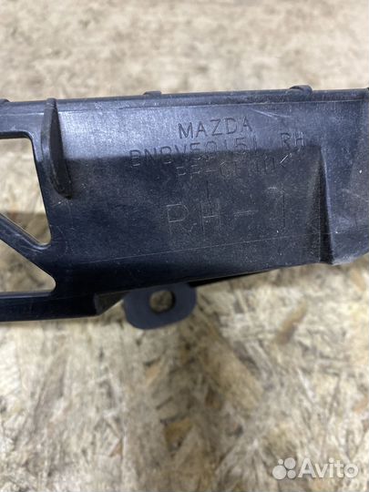 Mazda 3 BK Кронштейн фары правый