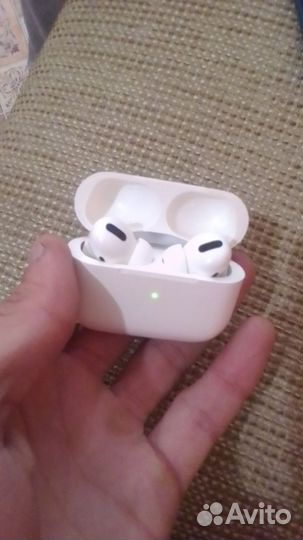 Беспроводные наушники apple airpods