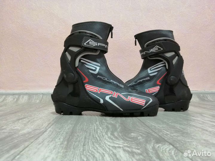 Лыжные ботинки spine