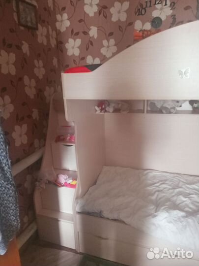 Кровать двухьярусная