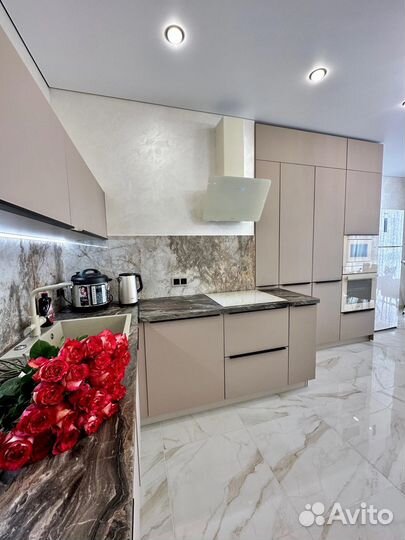 Угловая кухня на заказ. Производство