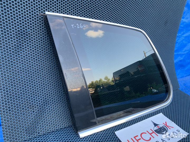 Стекло кузова заднее левое глухое VW Touareg