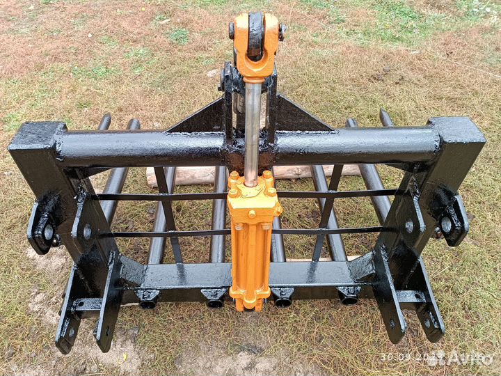 Универсальные вилы на фронтальный погрузчик кун-10