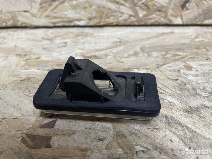 Фонарь подсветки номера Toyota Land Cruiser 200