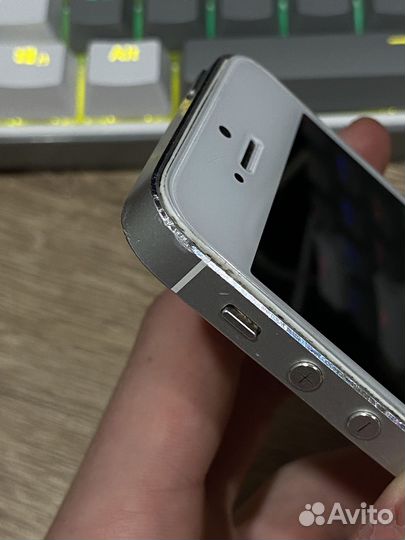 iPhone SE, 16 ГБ