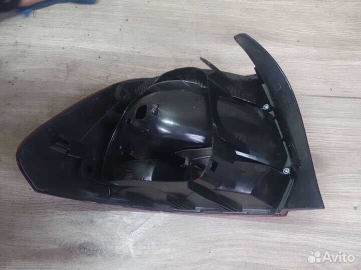 Фонарь задний правый Volkswagen polo 2015+