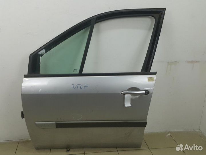 Дверь передняя левая Renault Scenic
