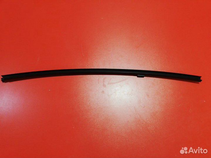 Направляющая стекла двери задняя левая Toyota Rav4