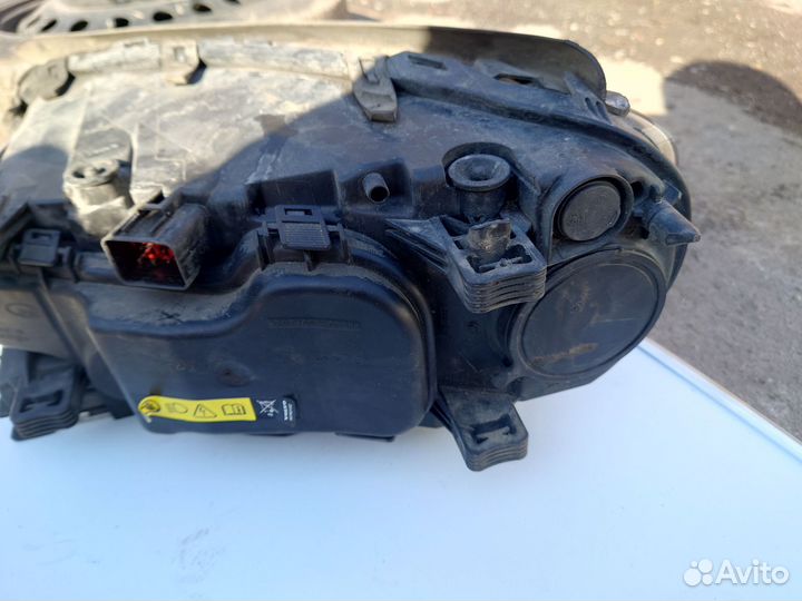 Фара правая на Volvo XC 70, S80, V70