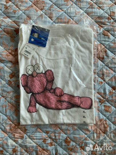 Kaws x Uniqlo UT Short Sleeve Graphic XL размер