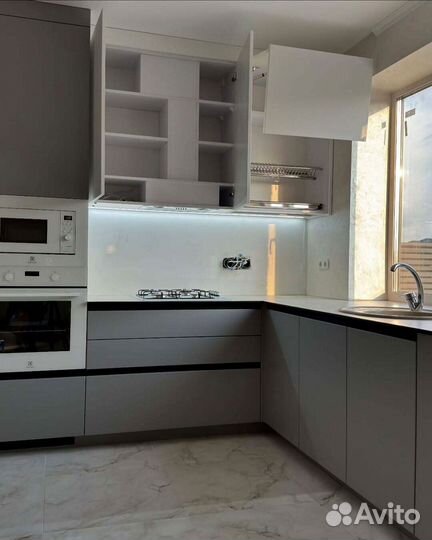 Угловой кухонный гарнитур