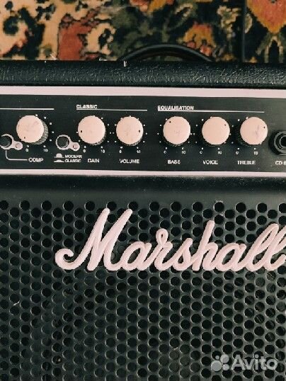 Басовый комбоусилитель