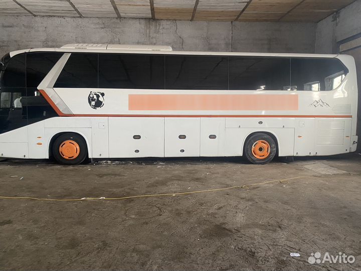 Туристический автобус King Long XMQ6129Y, 2013