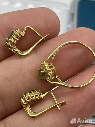 Золотой комплект с бриллиантами и изумрудом
