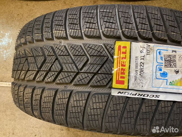 Pirelli Scorpion Winter RFT 275/40 R22 и 315/35 R22