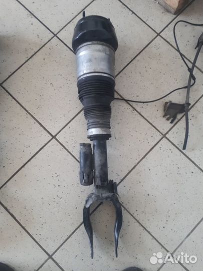 Стойка амортизатора (Пневмоподвеска) передняя