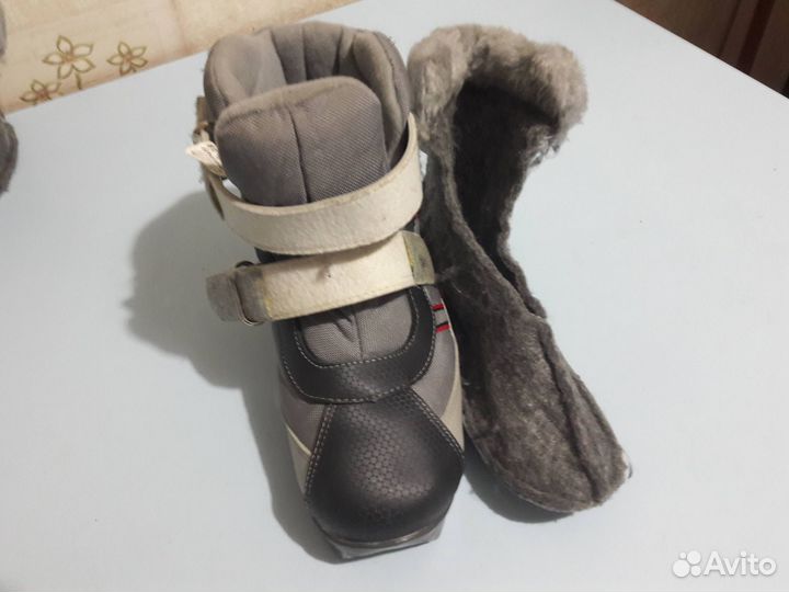 Лыжные ботинки детские NNN, размер 33-34