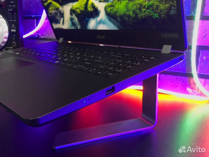 Ноутбук Acer Ryzen3 AMD Radeon graphics SSD IPS