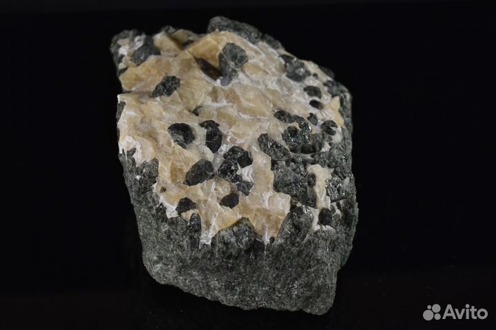 Диопсид, кальцит. Лот №512