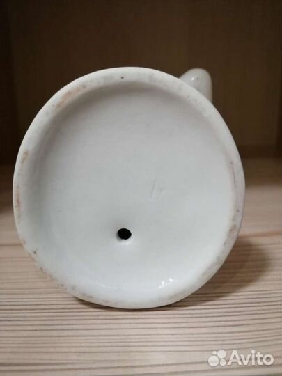 Фарфоровая советская статуэтка Фигуристка на катке