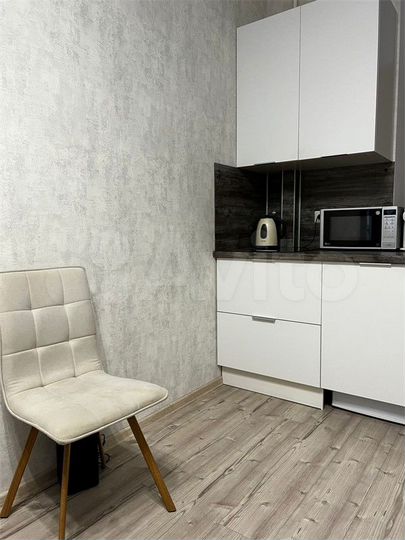 Доля в 4-к. квартире, 98,7 м², 1/5 эт.