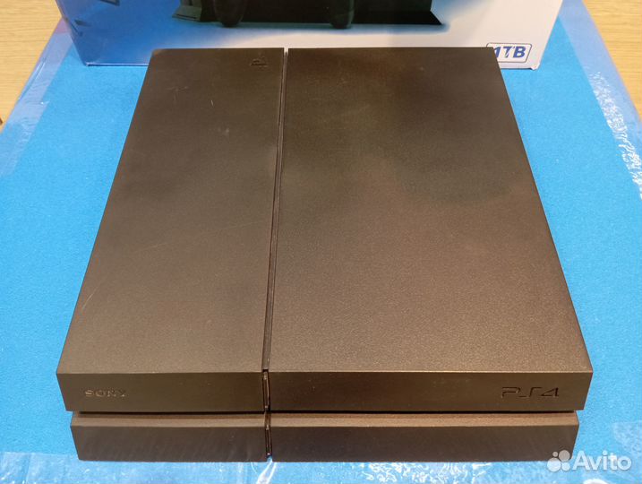 PS4 1Tb+2 джоя+куча игр(Гарантия)