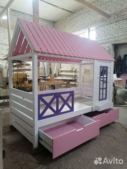 Кровать домик из Массива