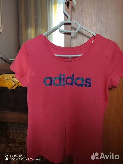 Две футболки adidas женские