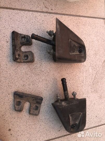 Ниссан NP 300 форсунка омывателя фар