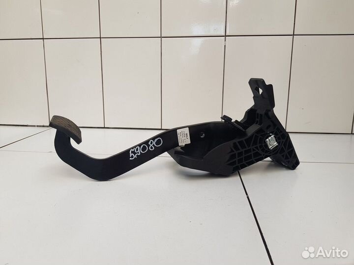 Педаль тормоза (Geely Atlas)