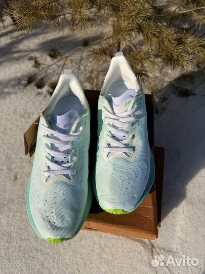 Новые Кроссовки Asics Novablast 4 White/Mint