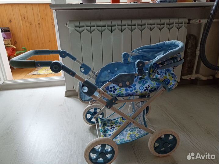 Игрушечная коляска для кукол