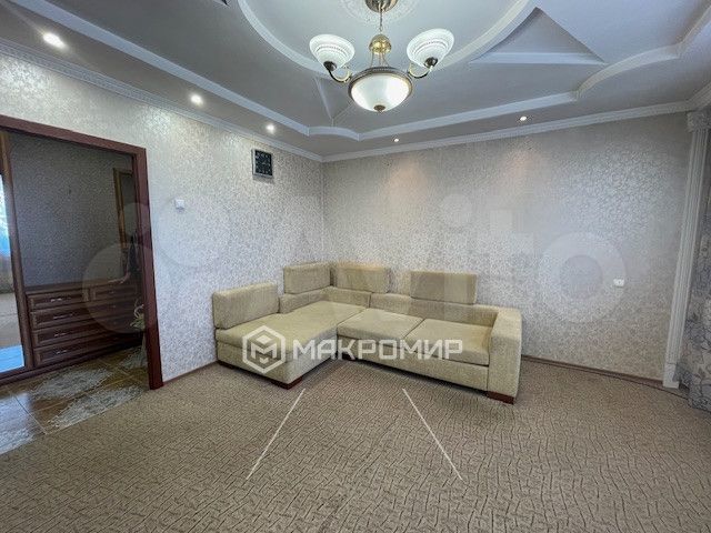 4-к. квартира, 76 м², 8/10 эт.