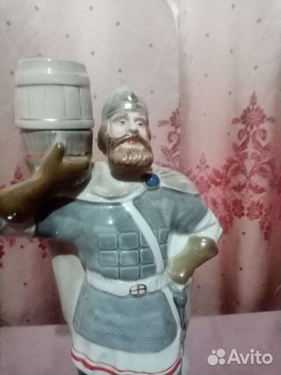 Статуэтка фарфор