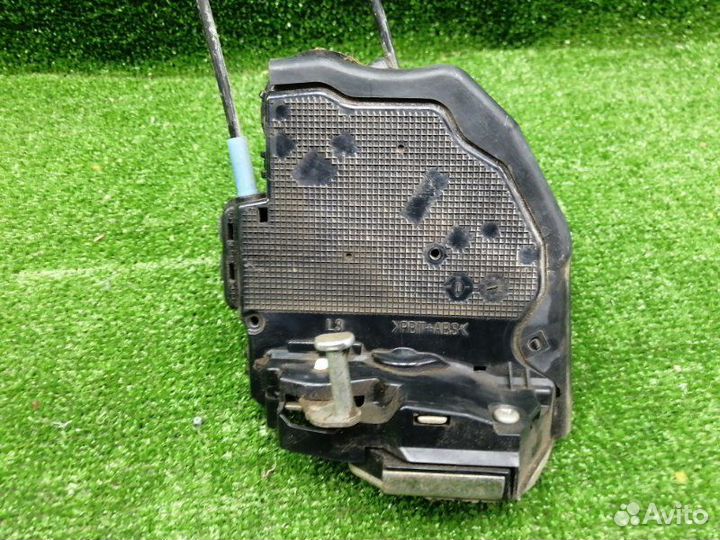 Замок двери задний левый Toyota Rav4 XA30