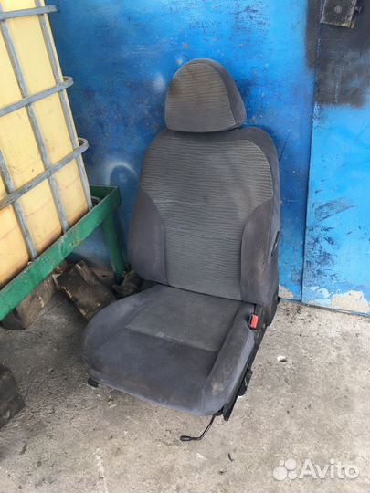 Nissan primera р12 сиденье