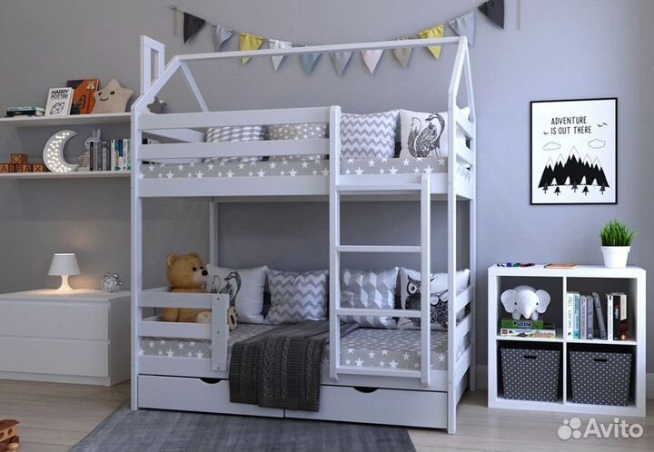 Двухъярусная кровать домик из дерева