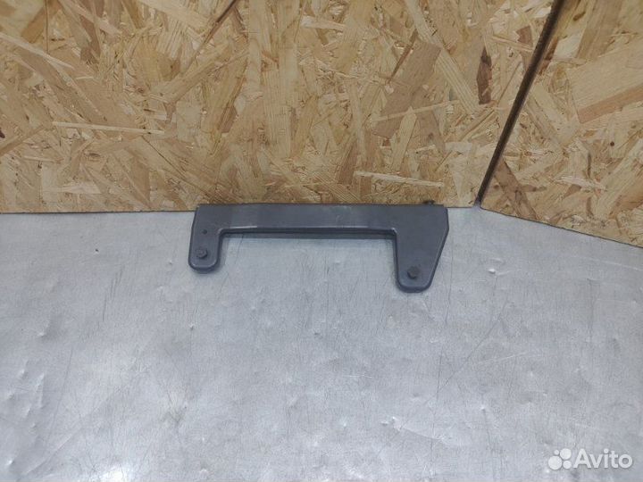 Кронштейн подножки правый Scania P8X400 самосвал