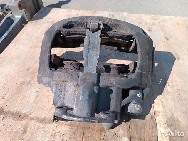 Суппорт тормозной правый Man Tgx