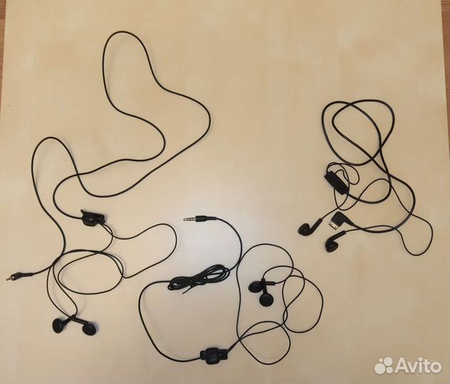 Проводные наушники