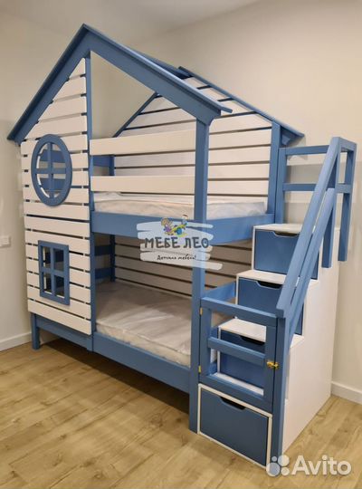 Детская двухъярусная кровать