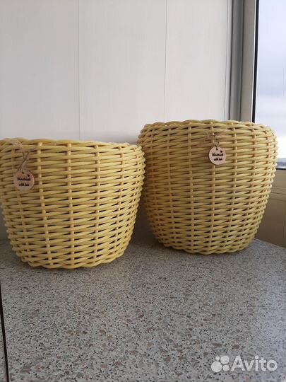 Кашпо из искусственного ротанга