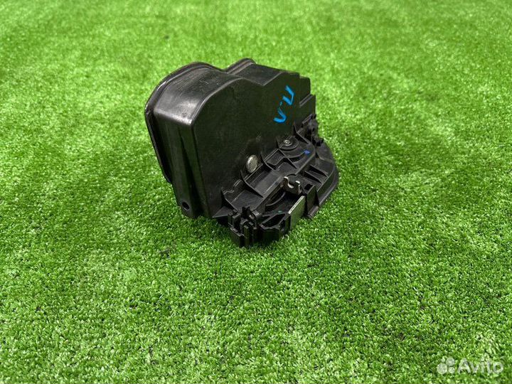 Замок боковой двери передний левый Bmw 535Xi E61