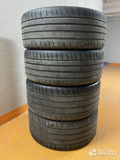 Michelin Pilot Sport 4 S 245/40 R20 и 275/35 R20 102Y