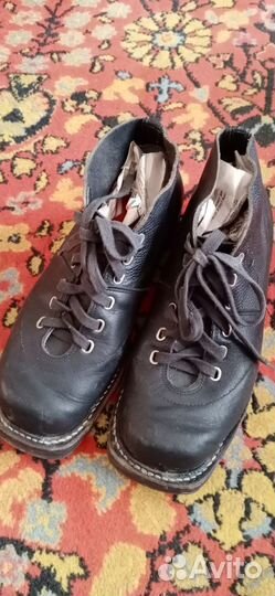 Лыжные ботинки