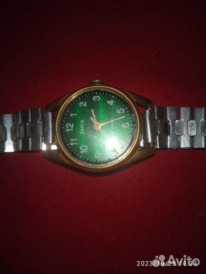 Часы наручные женские СССР заря