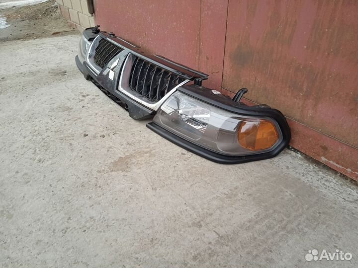 Фары комплект с решеткой