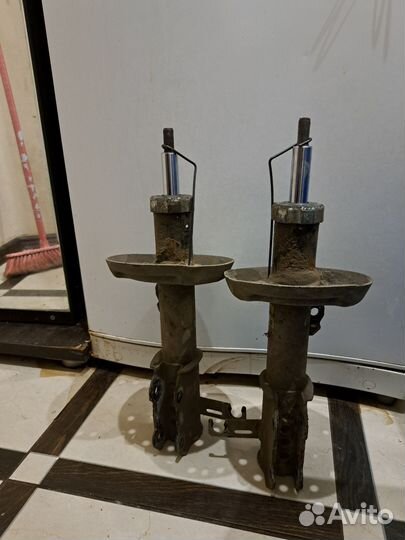 Передние аммортизаторы Opel Astra J 2013